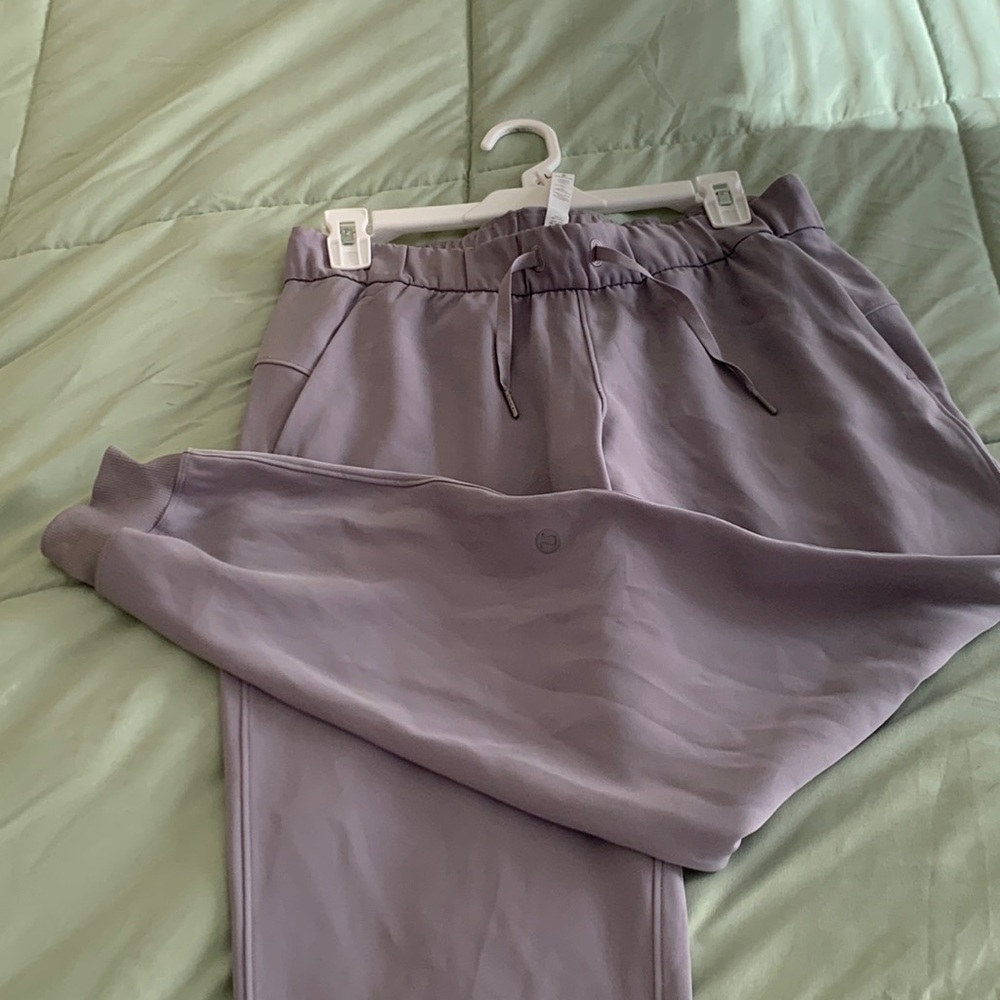 LuluLemon Joggers NWOT size 6